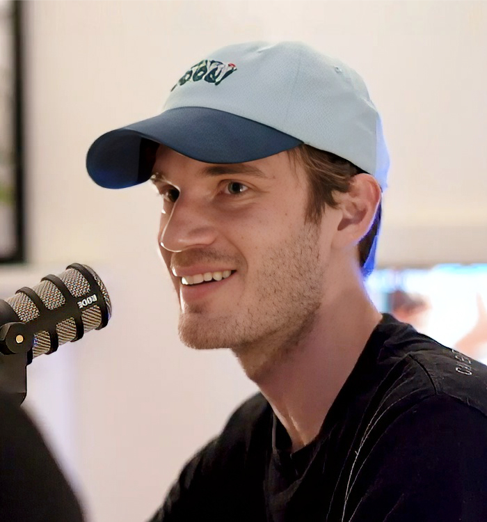PewDiePie 사진. 저장소 소유자 핸들(pewdiepie-archdaemon)의 장난스러운 분위기와 프로젝트의 DIY 감각을 함께 떠올리게 한다.